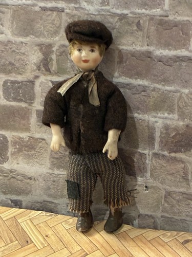 Dolls house scale - 1/12,