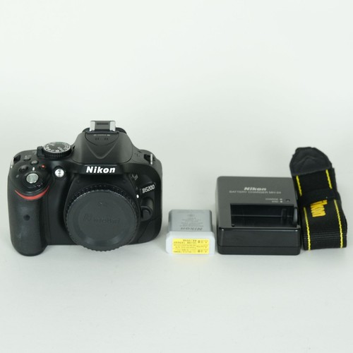 Used nikon d5200 body black - nikon,