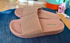 New Skechers pink sliders plus