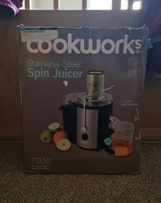 Cookworks 700W Stainless Steel Spin Juicer everything Included