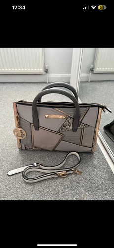Bnwot river island - grey, &