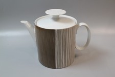 Thomas Medaillon Tourmaline 2 pint porcelain lidded tea pot, hand drawn lines