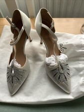 Gorgeous Ivory Diamantes T Bar