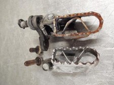 1983 YAMAHA IT 175 - FOOTPEGS