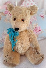 Lovely, smiley 17" soft yellow