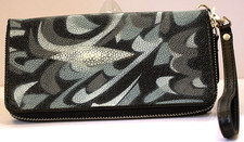 Stingray Pattern Zip‑Around