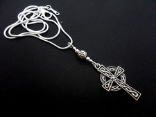  A LOVELY TIBETAN SILVER CELTIC CROSS NECKLACE. NEW.