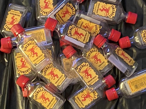 Lot fireball mini liquor - of,