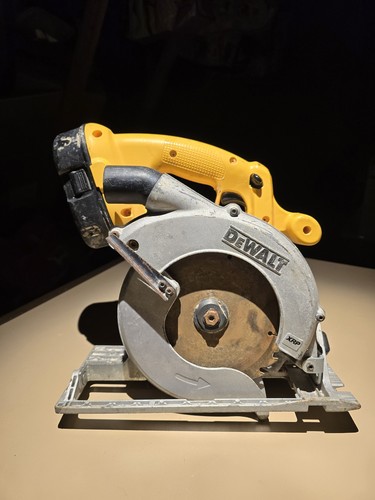 Dewalt dc390 18v circular saw - dewalt,