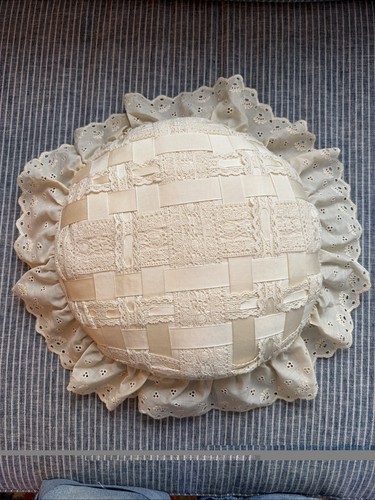 Vintage ruffled lace pillow - lace,
