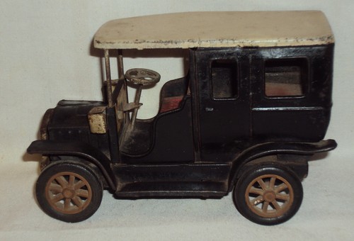 Vintage tin plate toy - plate, model