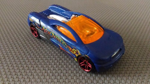 003 hotwheels miniature - -,