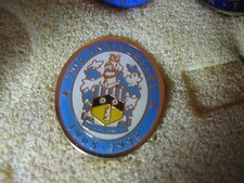 RARE OLD HUDDERSFIELD TOWN FOOTBALL CLUB (57) METAL BROOCH PIN BADGE