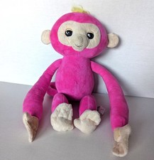Fingerlings Hugs Bella Pink