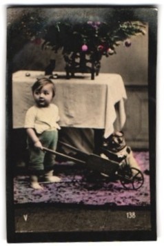 Mini child with toy - mini-ak,