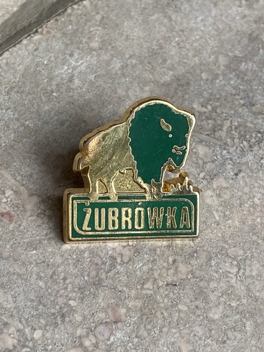 Pin zubrowka vodka - pin’s,