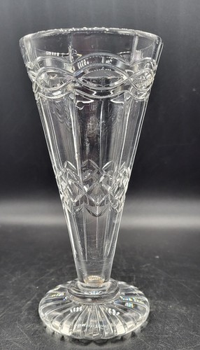 Art deco hand cut crystal - hand,