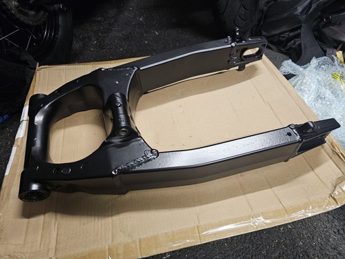 Suzuki 1000 2005 swingarm - sv,