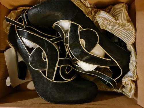 Feud heals shoes size - heals,