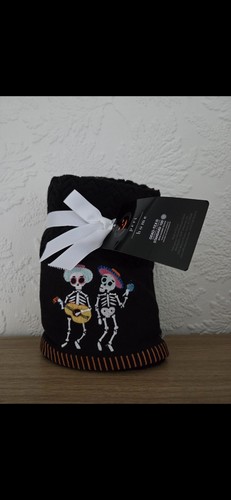 Day the dead skeleton - day,