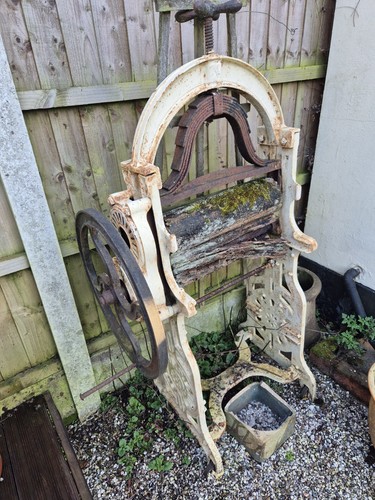 Victorian cast iron mangle - iron,