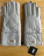 UGG Genuine Sheepskin Cashmere