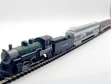 Z Gauge Scale USA Rio Grande Locomotive Engine + Coaches Model Railway Train