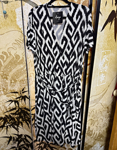Aarya curve black white - curve,