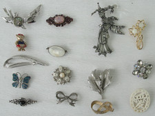 Job Lot of 15 Vintage Brooches All Usable Wearable Great for Car Boot Sales etc