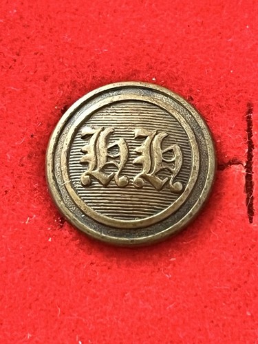 Hunt livery button north - livery, button.