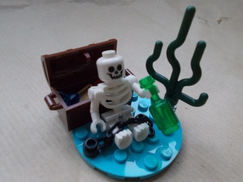 Lego halloween pirate skeleton - pirate,