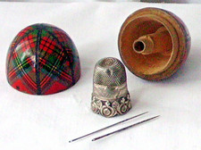 EGG SHAPED ETUI ANTIQUE