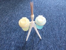 tupperware salt and pepper set