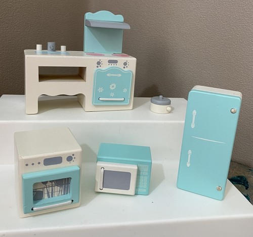 Asda wooden doll house - asda, 🩵