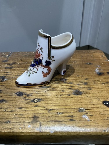 Vintage ornamental shoe masons