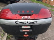 Givi monokey top box v46 with two keys.