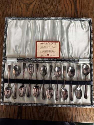 Vintage silver plate spoon set - plate,