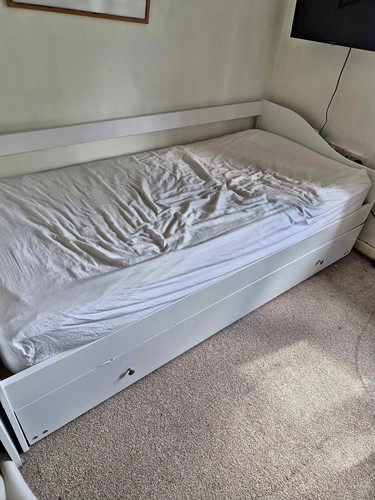 White wooden single daybed - single, bed