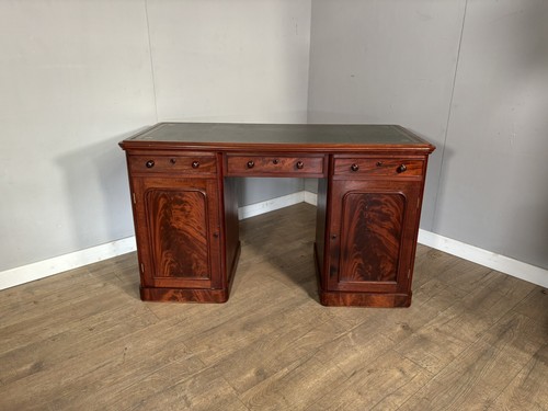 Good victorian mahogany knee - good,