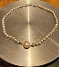 Vintage Crown Trifari Faux Pearl Choker Necklace – 1950s Gold-Tone Clasp,