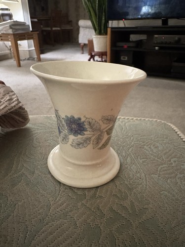 Wedgewood small tapered posy - wedgewood,