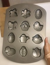 EASTER DESIGN CAKE CANDY CHOCOLATE METAL TIN/PAN/MOULD BAKEWARE COOKING VINTAGE 