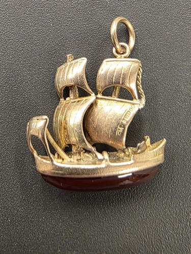 9ct gold and carnelian galleon - gold,