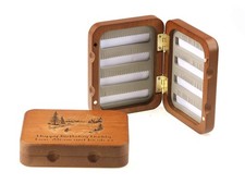 Personalised Wooden Fly Box 13×10×3 cm – Engraved Pocket Fishing Gift