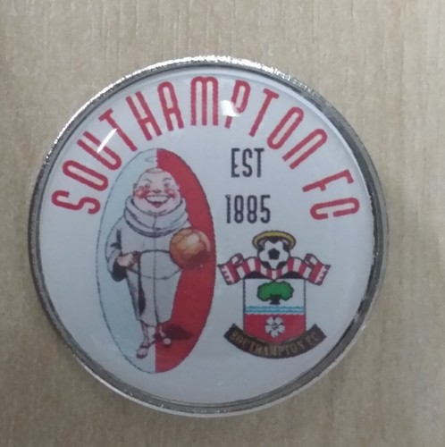 Retro southampton pin badge - southampton,