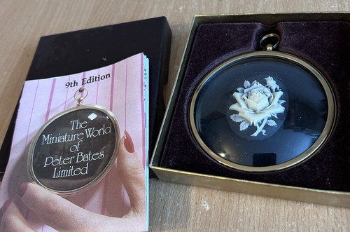 Single rose cameo - in, miniature