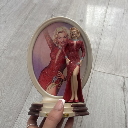 Marilyn monroe figurine plate - marilyn,