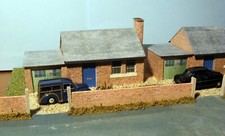 00 gauge, two bungalows With