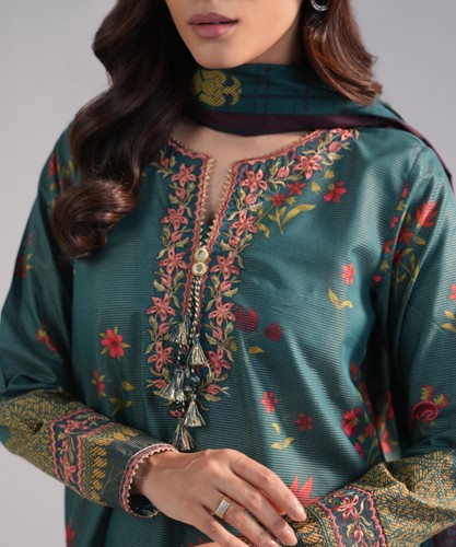 Piece embroidered zari - -,