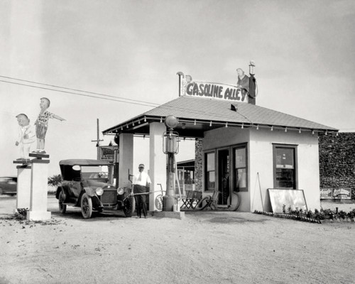 Gasoline alley service - alley,